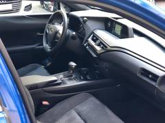 Автомобиль Lexus UX 200 для аренды в Киль