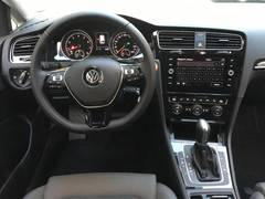 Автомобиль Volkswagen Golf 7 для аренды в Киль